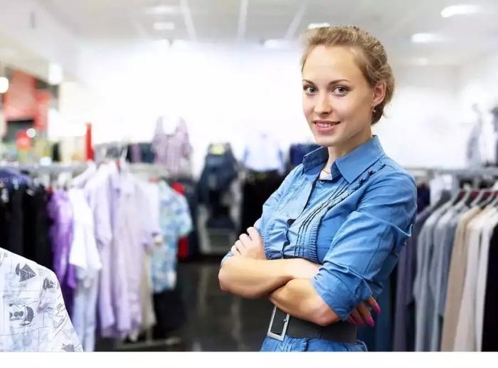 服裝銷售實戰(zhàn)技巧 顧客進店只看不買？7句話術教你輕松開大單！